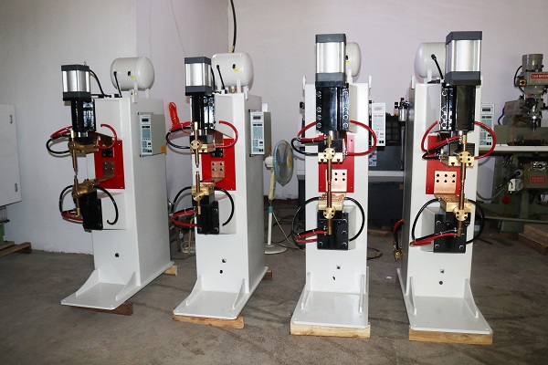 多臺交流點焊機600x400