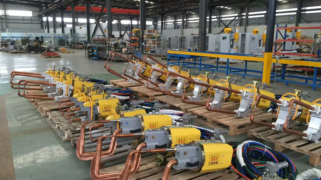 懸掛焊機生產現場