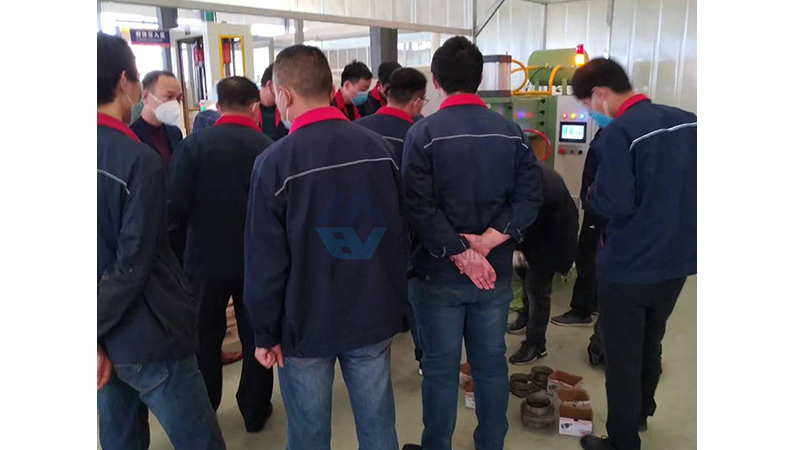 調試聊城魯環中頻點焊機 (4)