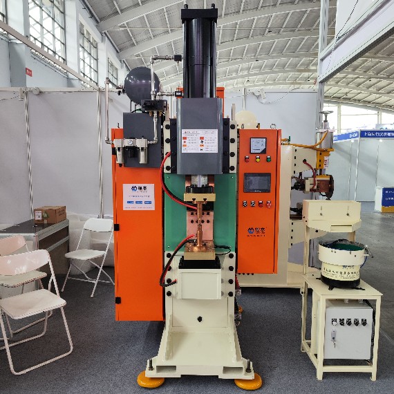 電容儲(chǔ)能式點(diǎn)焊機(jī) 電容儲(chǔ)能式點(diǎn)焊機(jī)