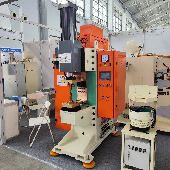 電容儲(chǔ)能式點(diǎn)焊機(jī) 電容儲(chǔ)能式點(diǎn)焊機(jī)